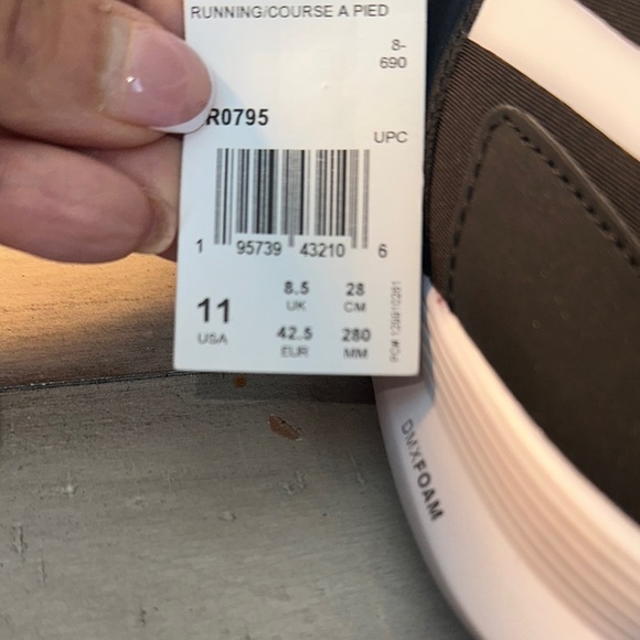 Reebok Black Athletic Shoes with Sleek Design‎ and Versatile Style - Picture 5 of 6